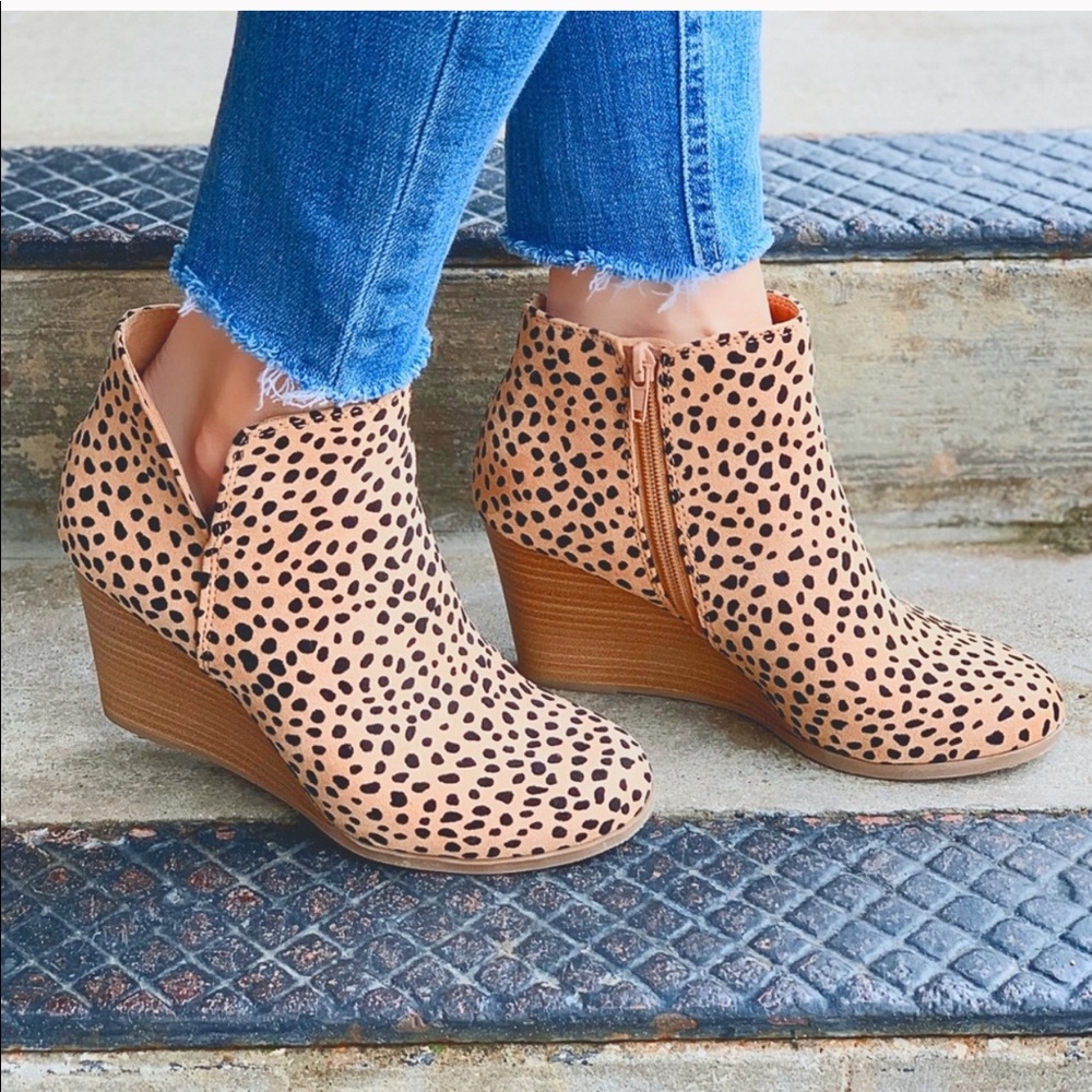 ✨RESTOCKED ✨Cheetah Print Wedge Booties